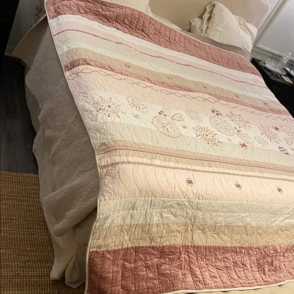 Pottery Barn Kids Lola Quilt Set